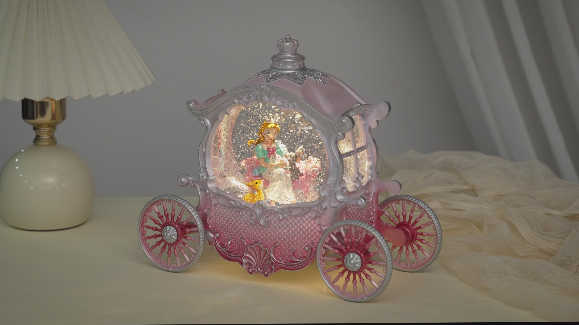 Isla Princess Carriage snow globe video