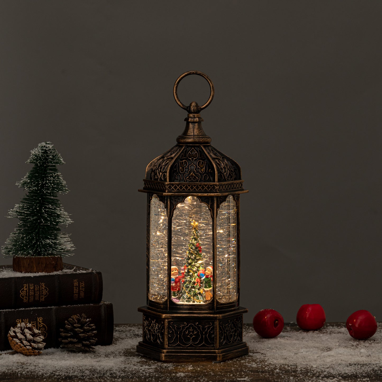 Rotunda Christmas snow globe kids/tree