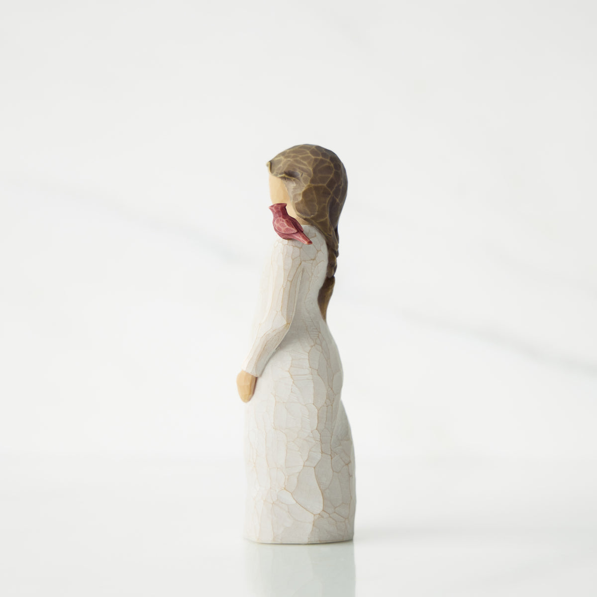 Decorative figurine with dimensions indicated on a white background