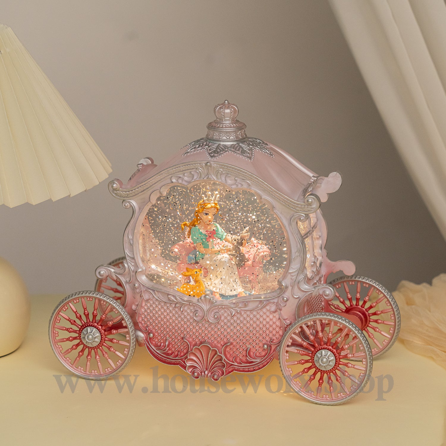 Isla Princess Carriage snow globe
