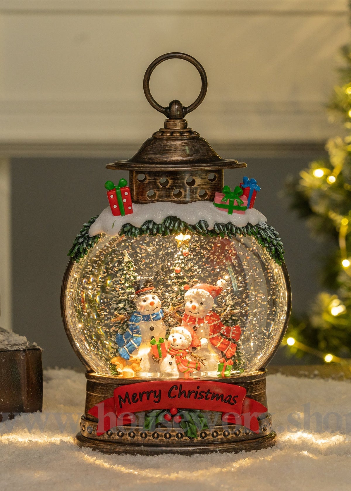 Festive Oval - Christmas Snow Globes by House worX