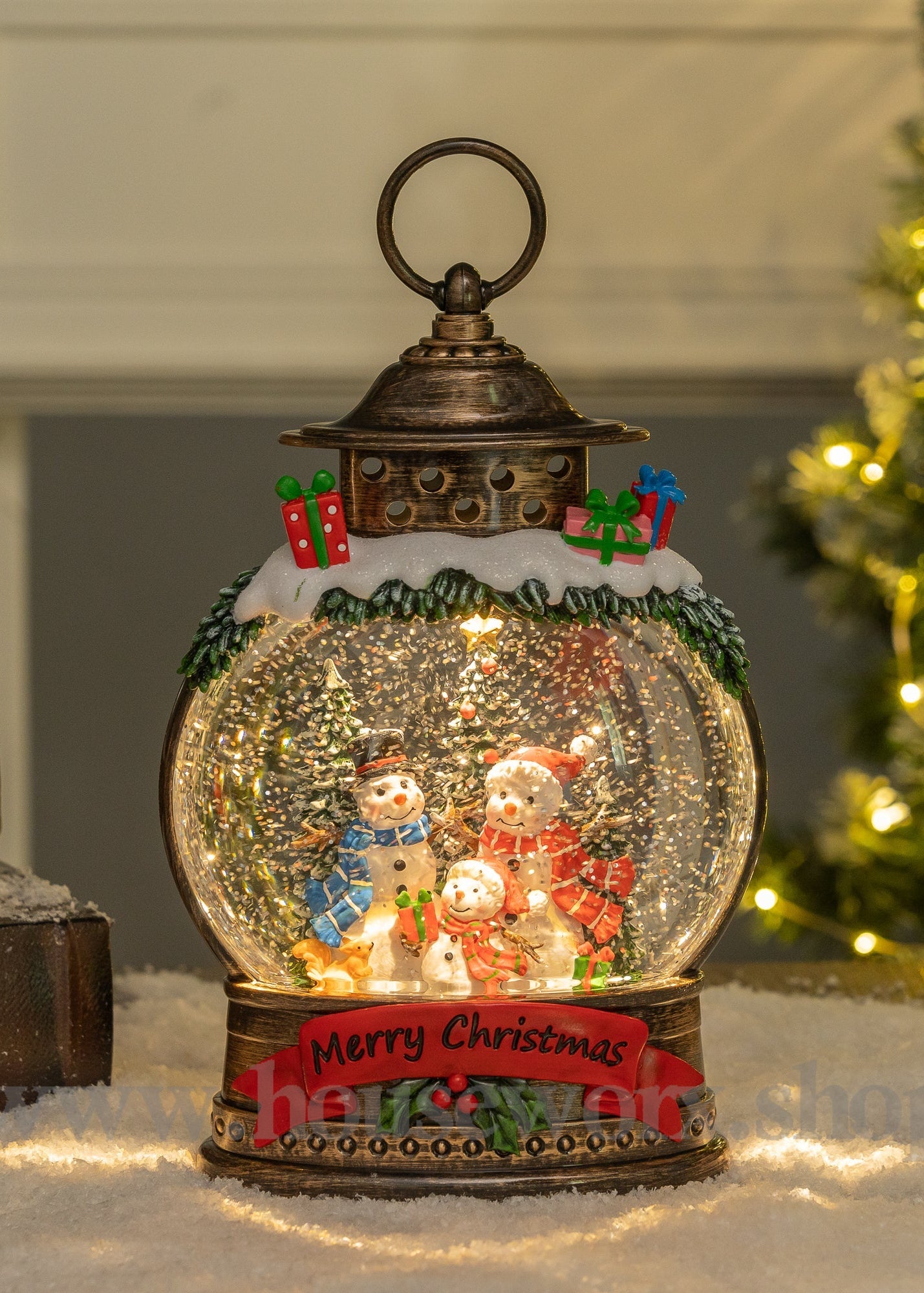 Festive Oval - Christmas Snow Globes by House worX